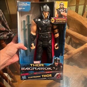 Marvel Thor Ragnarok Electronic Figure with Black Armor and Red Cape
